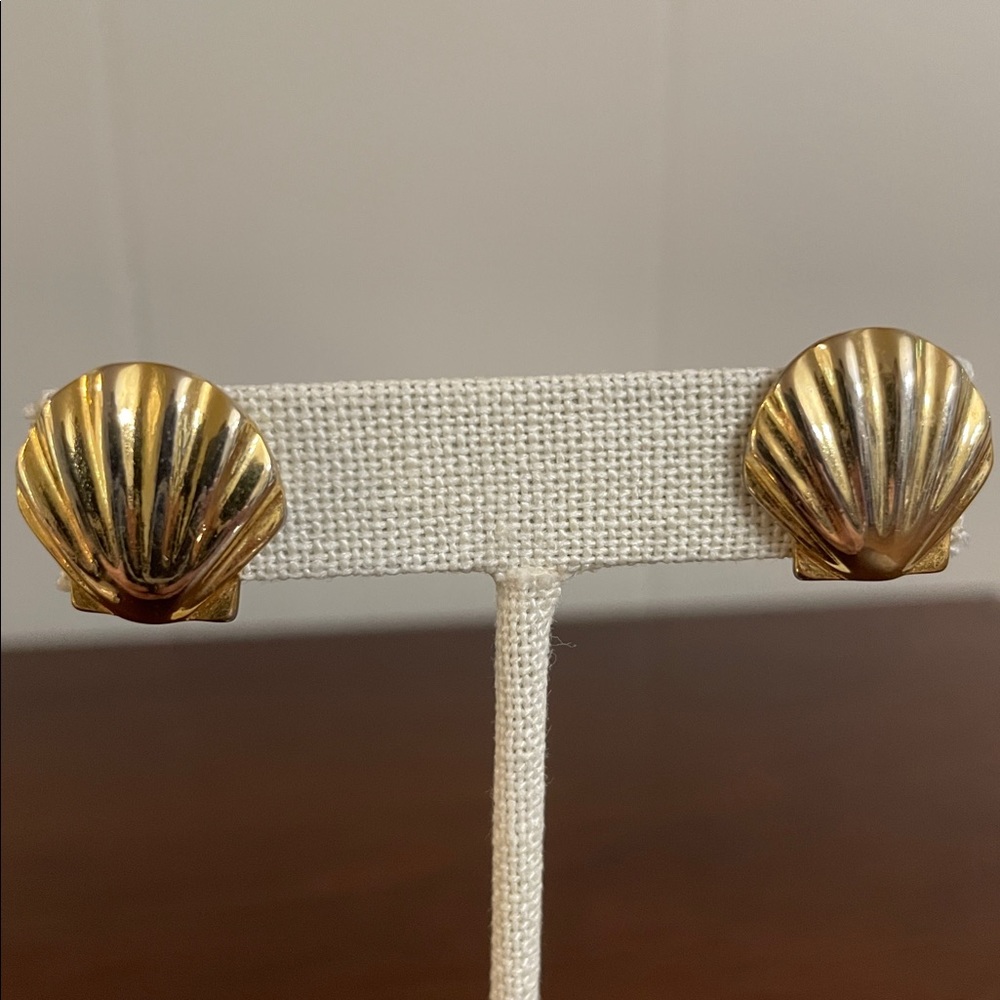 Gold tone shell earrings. Vintage Dotty Smith.